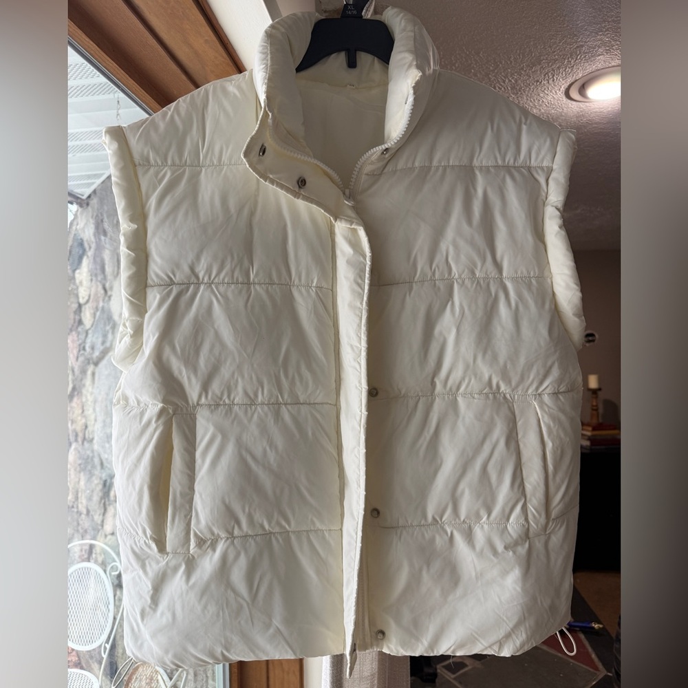 Oversized boxy Women's Cream Puffer Vest